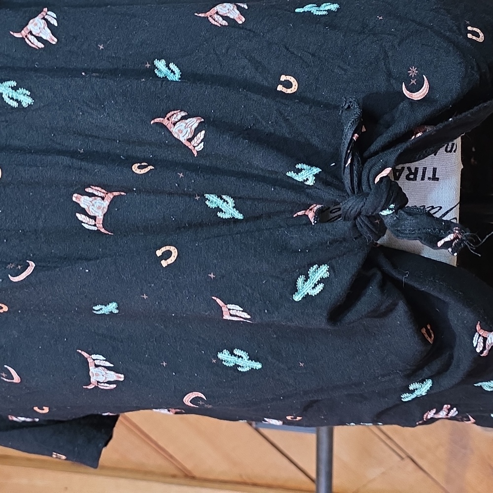No Boundaries‎ Black Western Desert Print Tie Front Pocket T-Shirt Womens L - Picture 3 of 6
